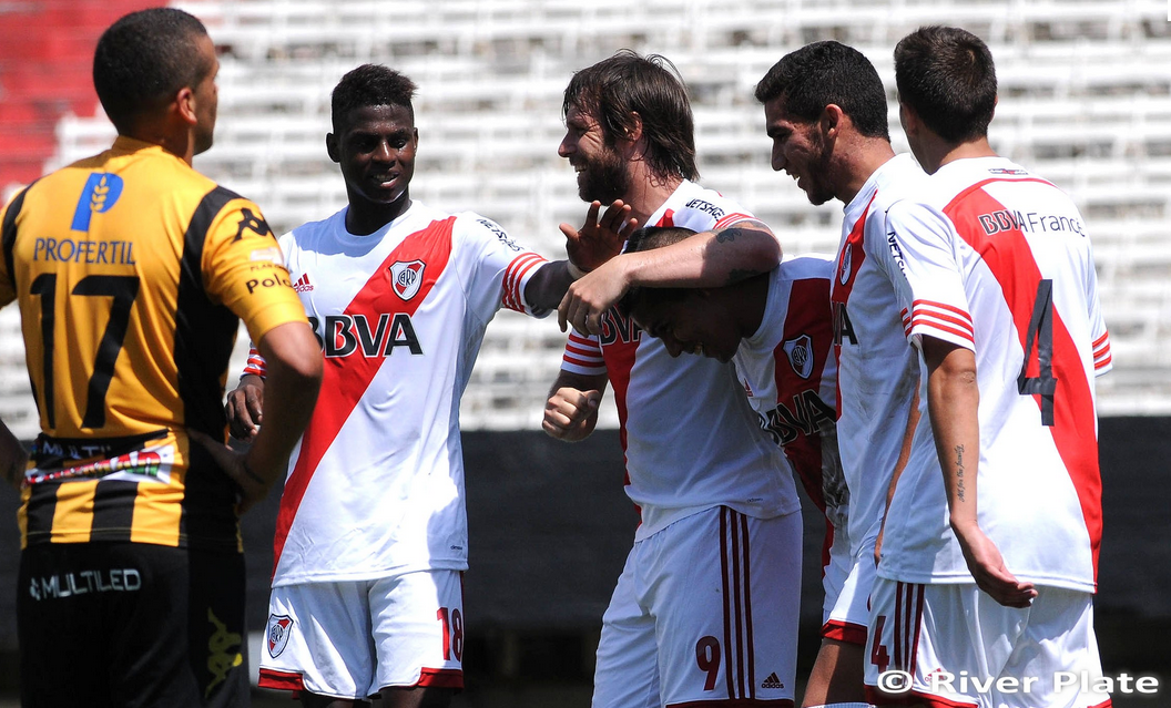 River Plate goleó con Casquete en la banca