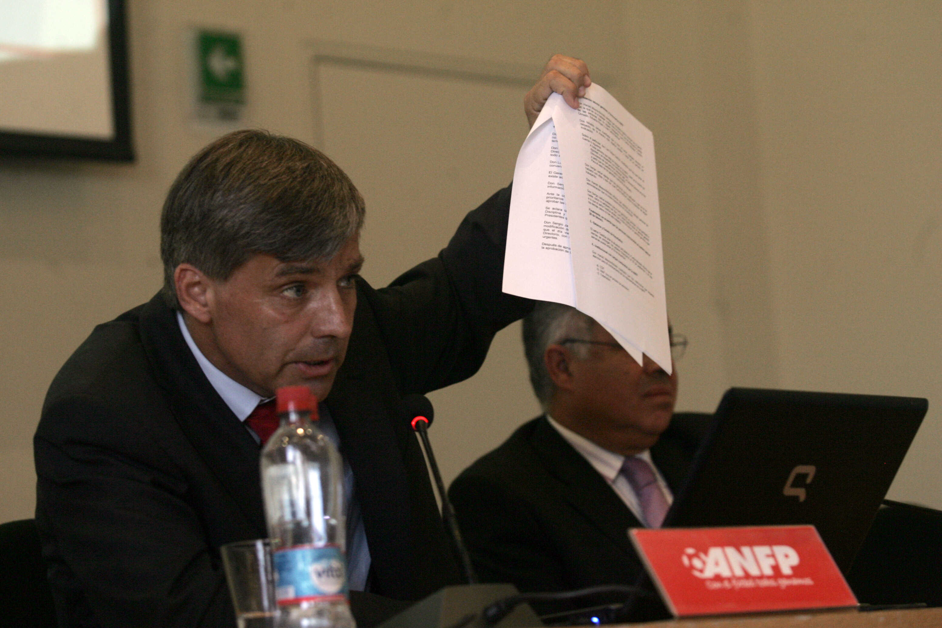 FIFA suspende 7 años a expresidente de Federación Chilena Mayne-Nicholls