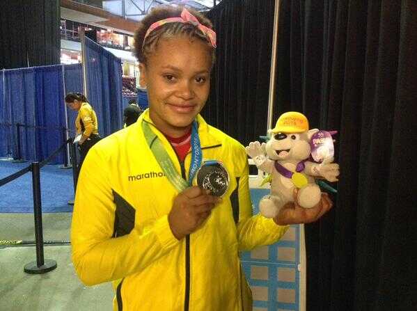 Neisi Dajomes obtuvo la medalla de plata en levantamiento de pesas