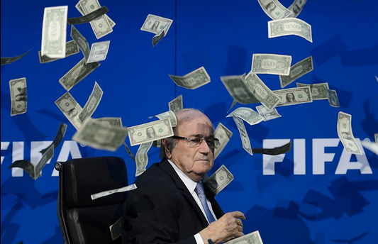 El “vergonzoso” momento que pasó Blatter luego de anunciar elecciones en la FIFA |VIDEO|