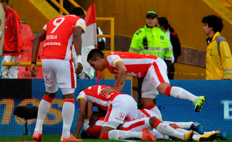 El Santa Fe de Daniel Angulo vuelve a ganar y está en busca de la punta