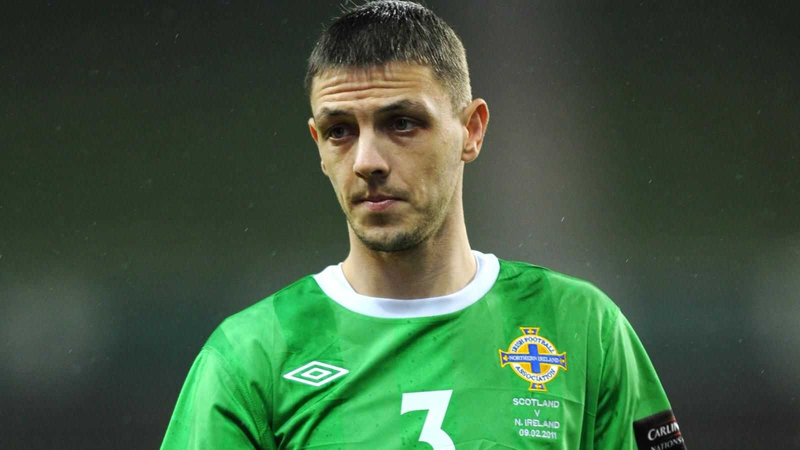Amonestación curiosa a jugador de Irlanda del Norte