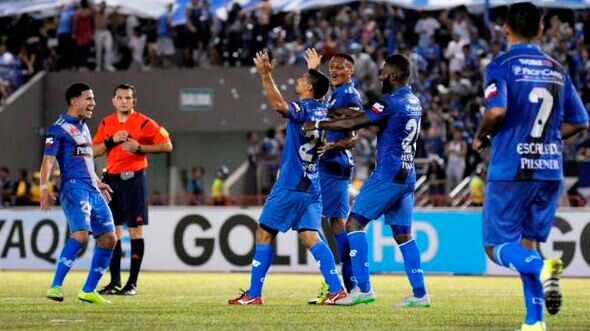 Emelec se juega el pase a octavos de final en Montevideo