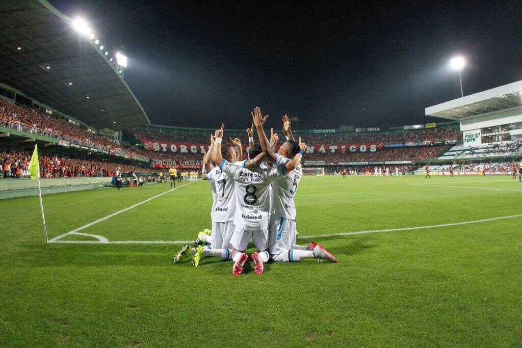 Frickson Erazo fue titular en la victoria de Gremio