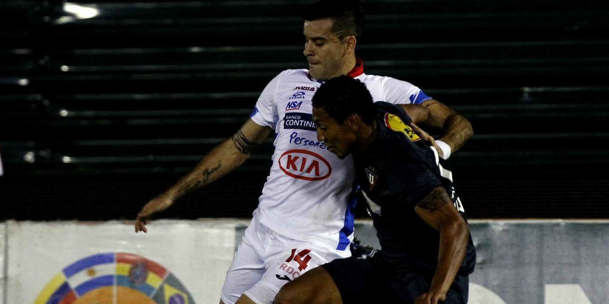 Liga derrotó a Nacional en Asunción y se clasificó a los octavos de final
