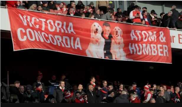 La pancarta exhibida en el partido del pasado fin de semana contra Burnley generó opiniones encontradas entre los aficionados cañoneros.