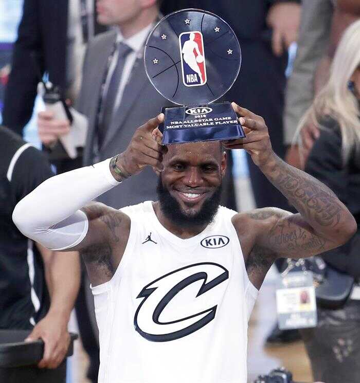 LeBron le ganó el duelo a Curry en el Juego de las Estrellas