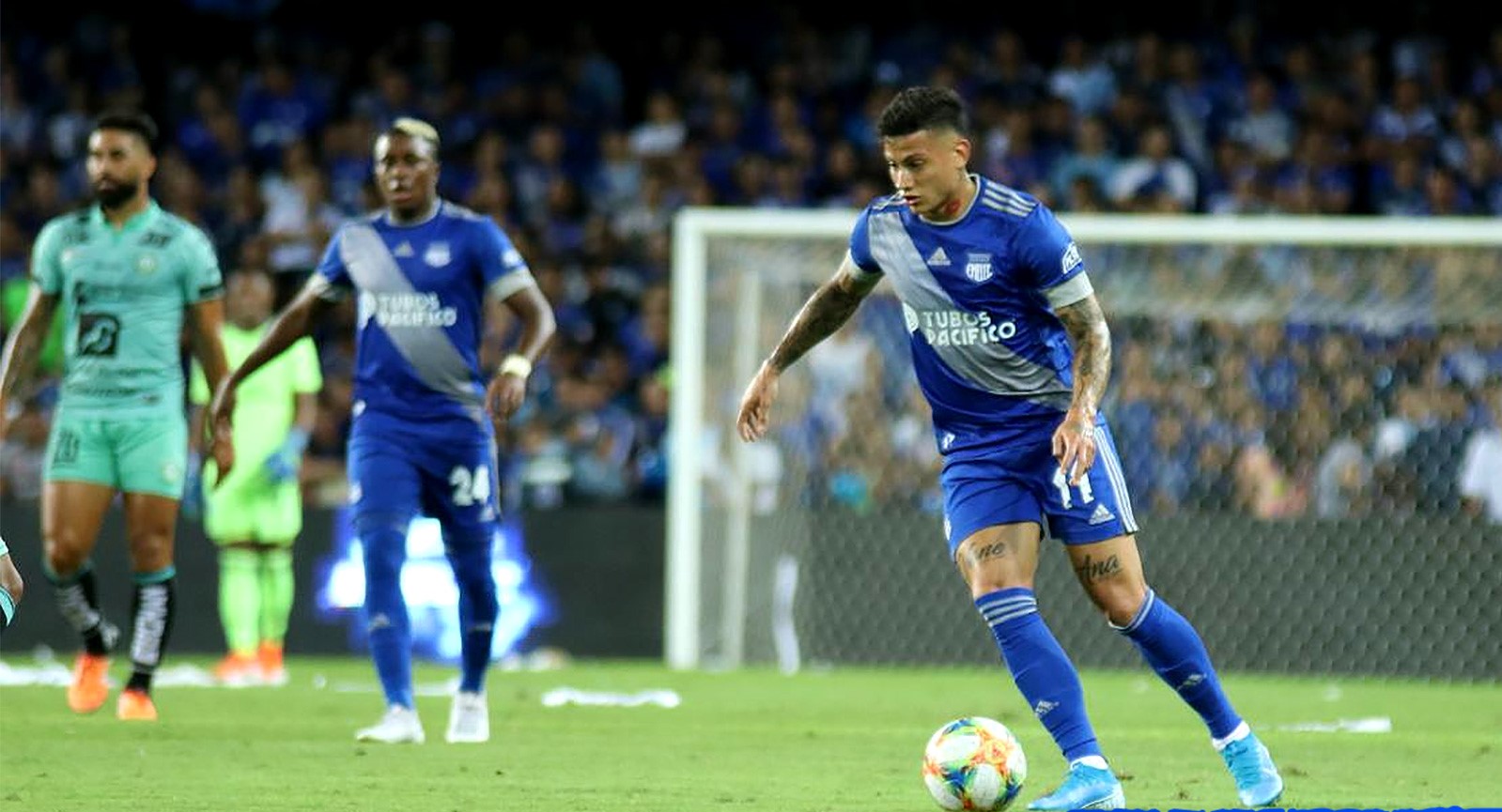 Emelec brilla en su Explosión Azul