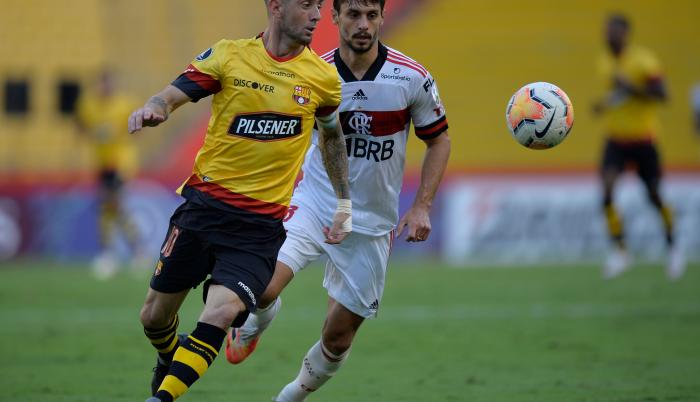 Rodrigo Caio jugó ante Barcelona y dio positivo por Covid-19