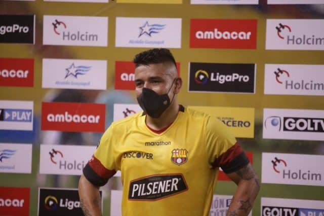Mario Pineida está suspendido por deuda con un agente