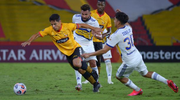 Barcelona busca definir su pase a octavos en la Bombonera