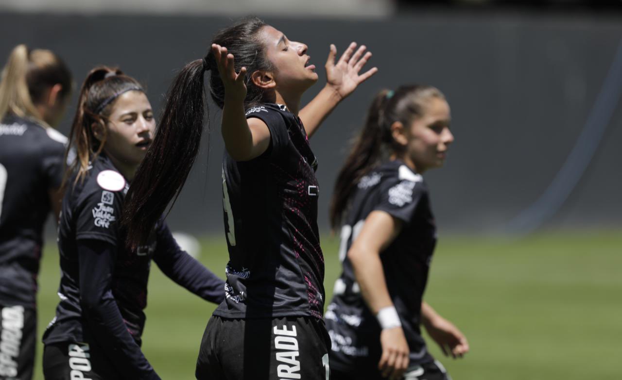 Las Dragonas debutan en la Superliga femenina con un triunfo