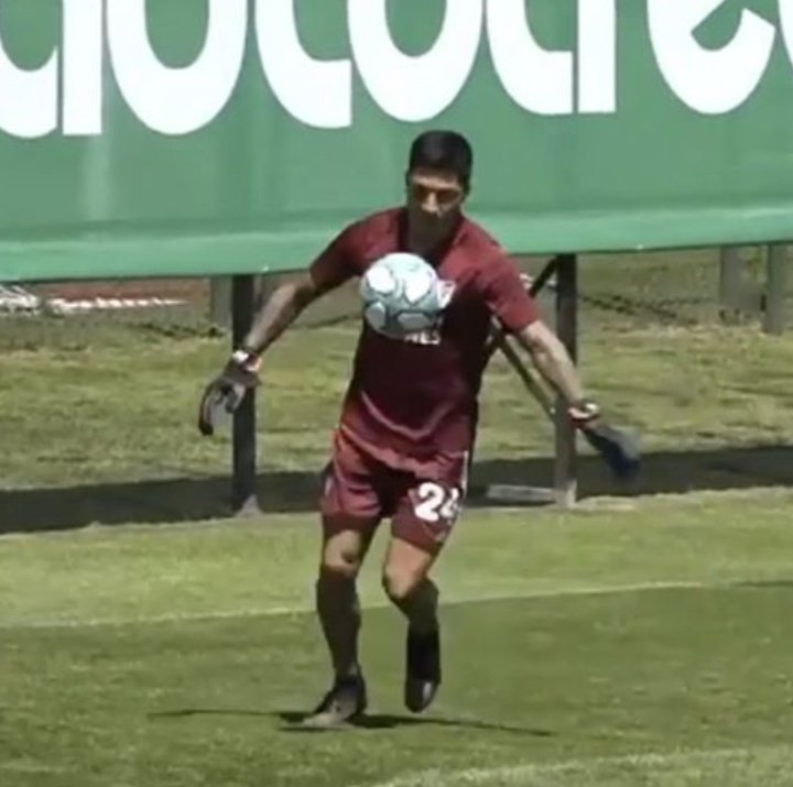 Enzo Pérez se pone los guantes de River
