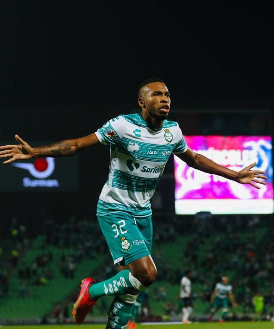 Ayrton Preciado asistió y anotó en la victoria del Santos Laguna