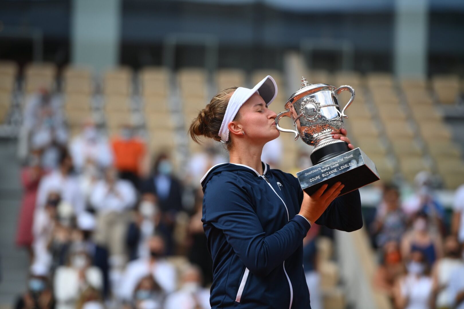 Krejcikova gana su primer Grand Slam en la arcilla de Roland Garros