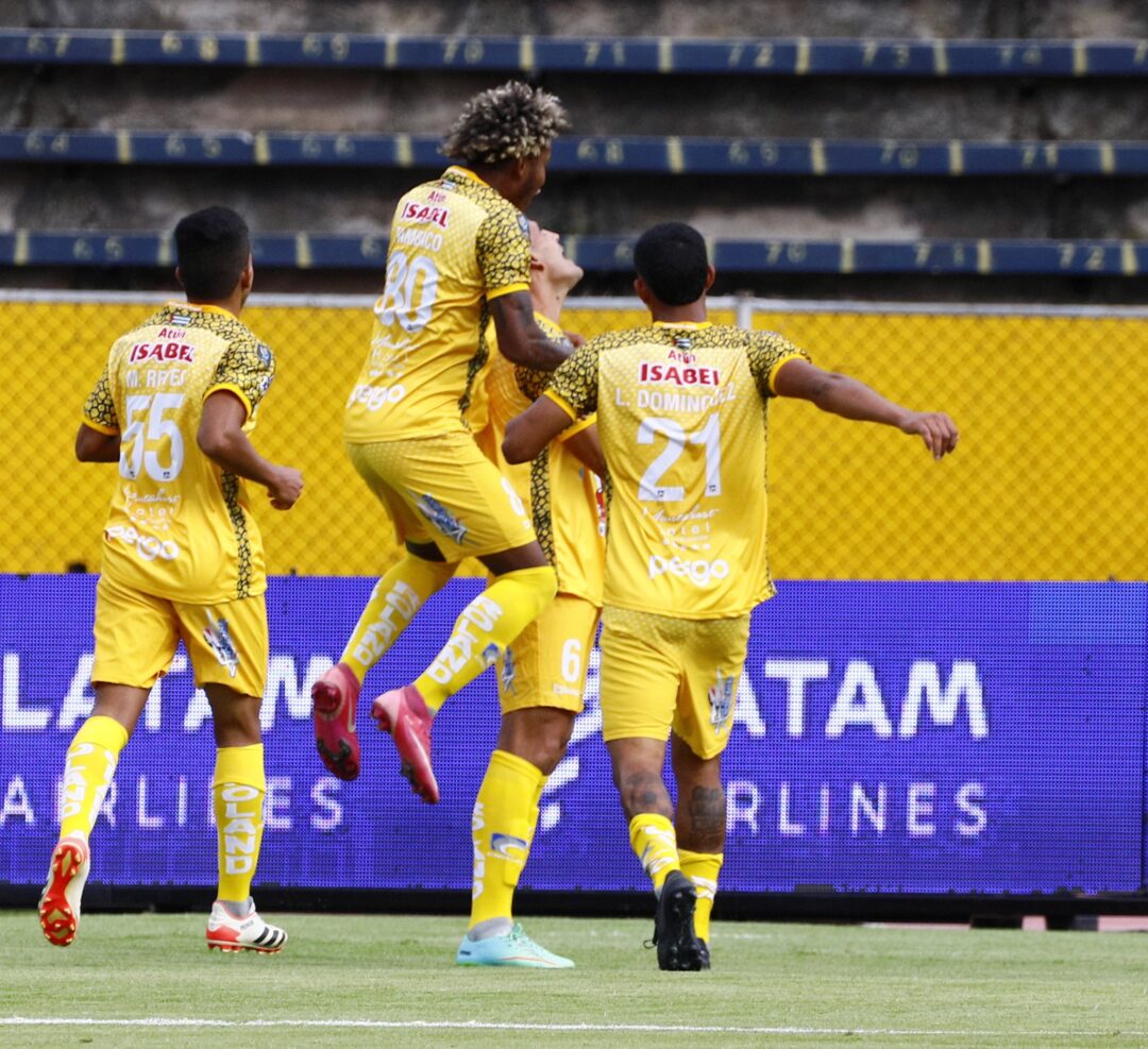 Delfín golea y clasifica a la semifinal de la Supercopa Ecuador