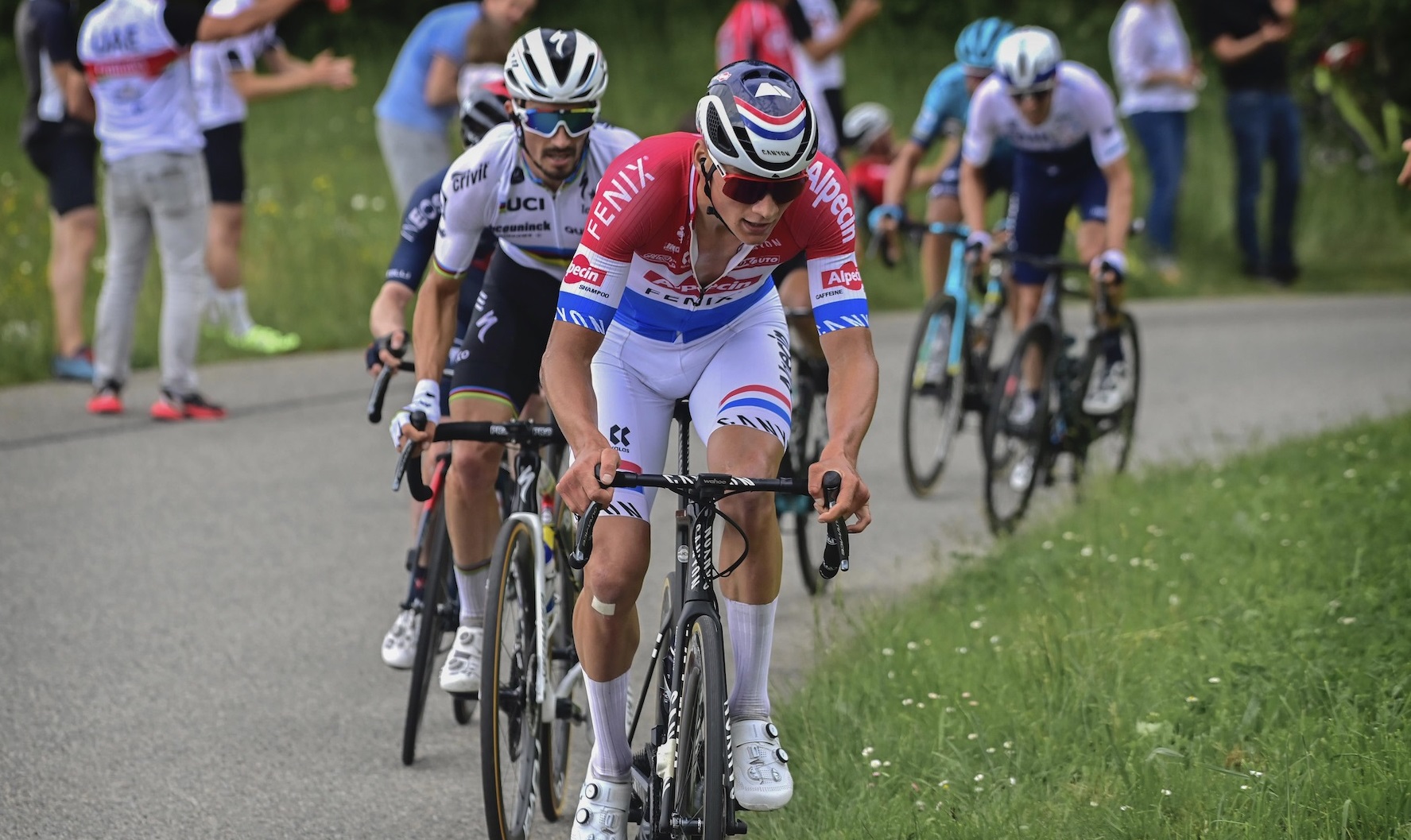 Mathieu van der Poel es el nuevo líder y Carapaz mantiene su posición en la general