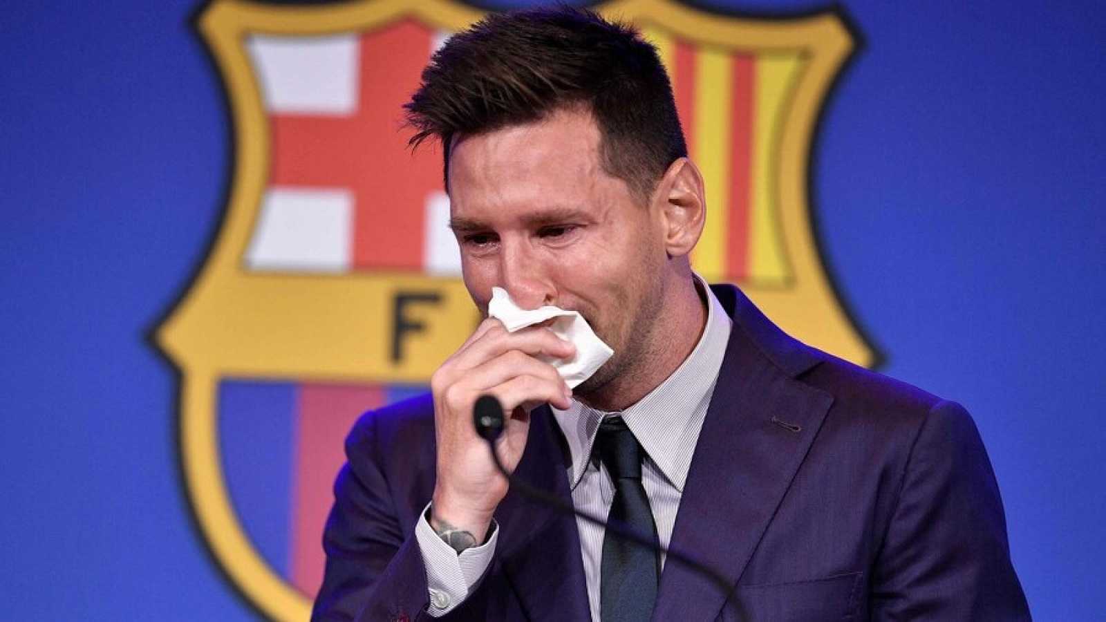 Messi se despide del Barcelona entre lágrimas