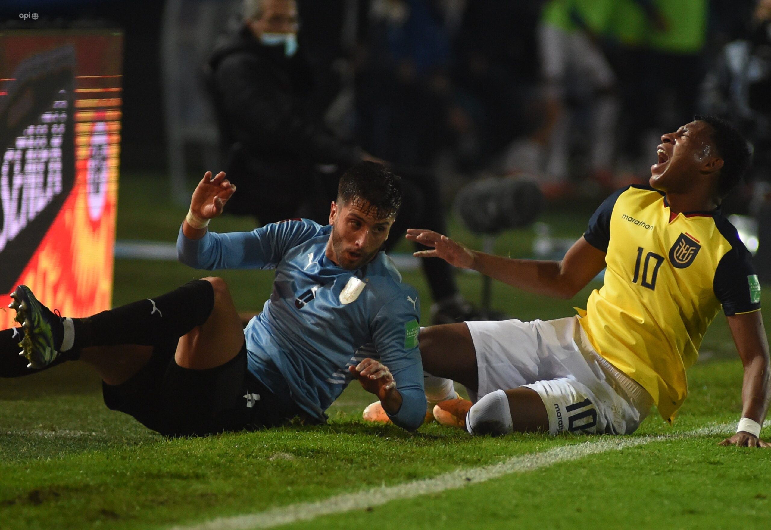El VAR brilló por su ausencia en el Uruguay vs Ecuador