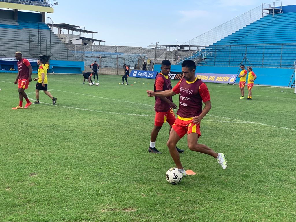 Aucas viaja esta tarde para visitar al Delfín