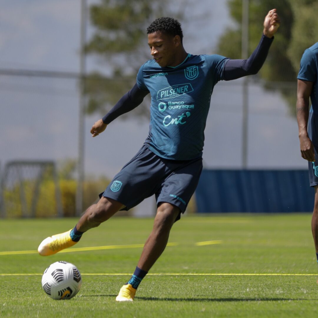 Ecuador definió su alineación para recibir a Paraguay