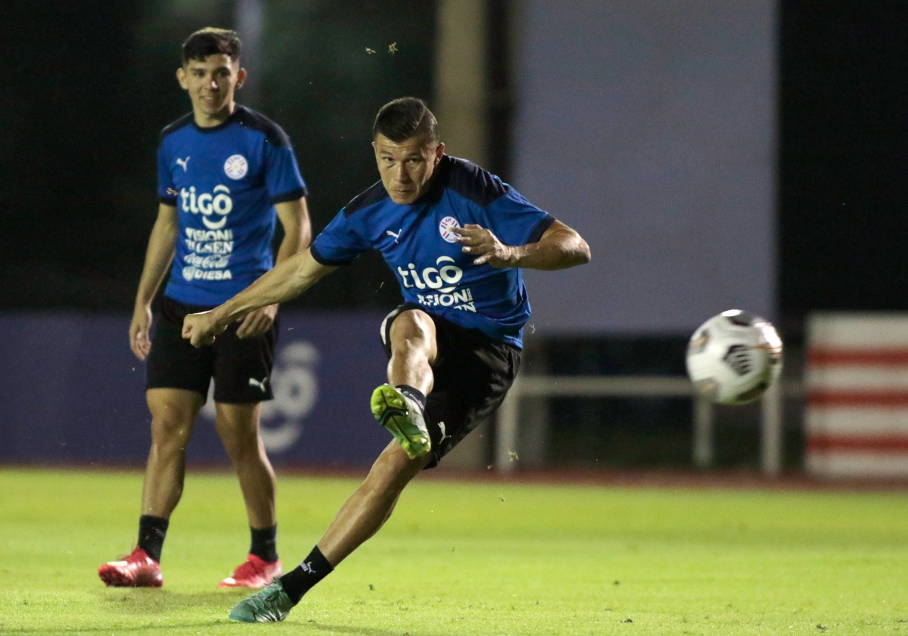 Paraguay arriba esta noche a Quito con 5 bajas