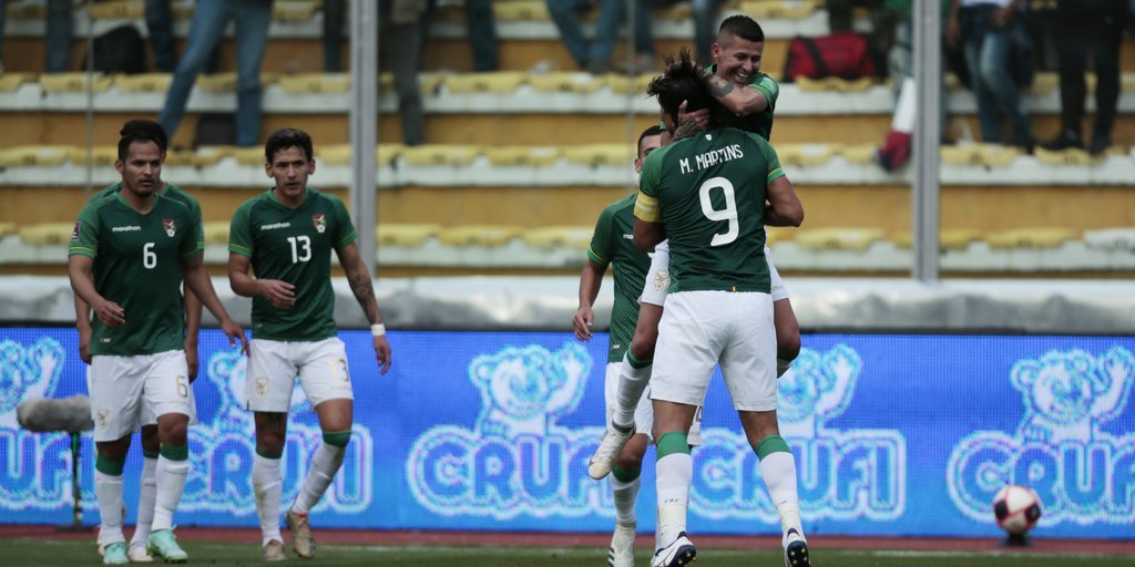 Bolivia golea con altura a Uruguay