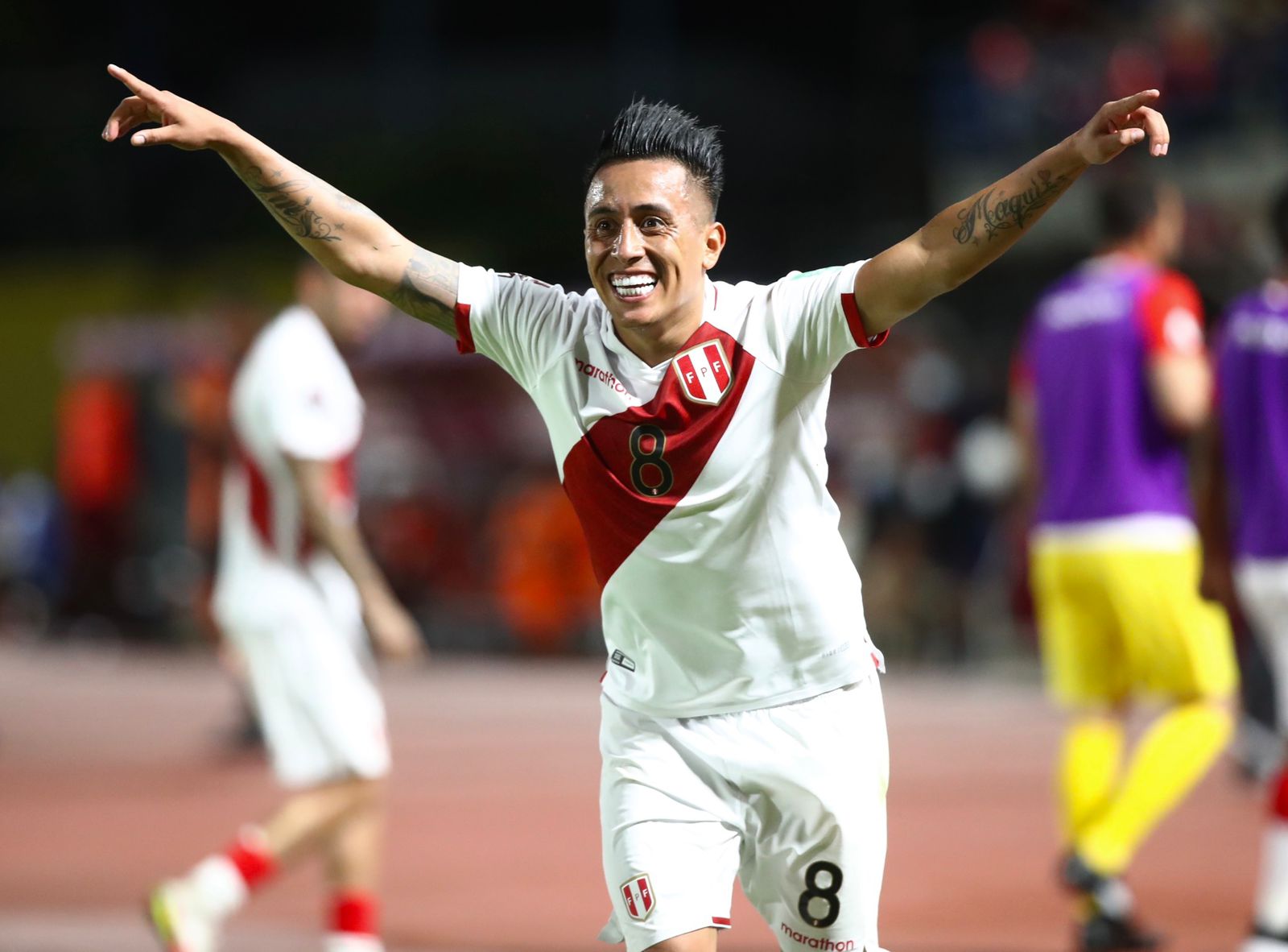Perú vence a Venezuela y se mete en zona de clasificación