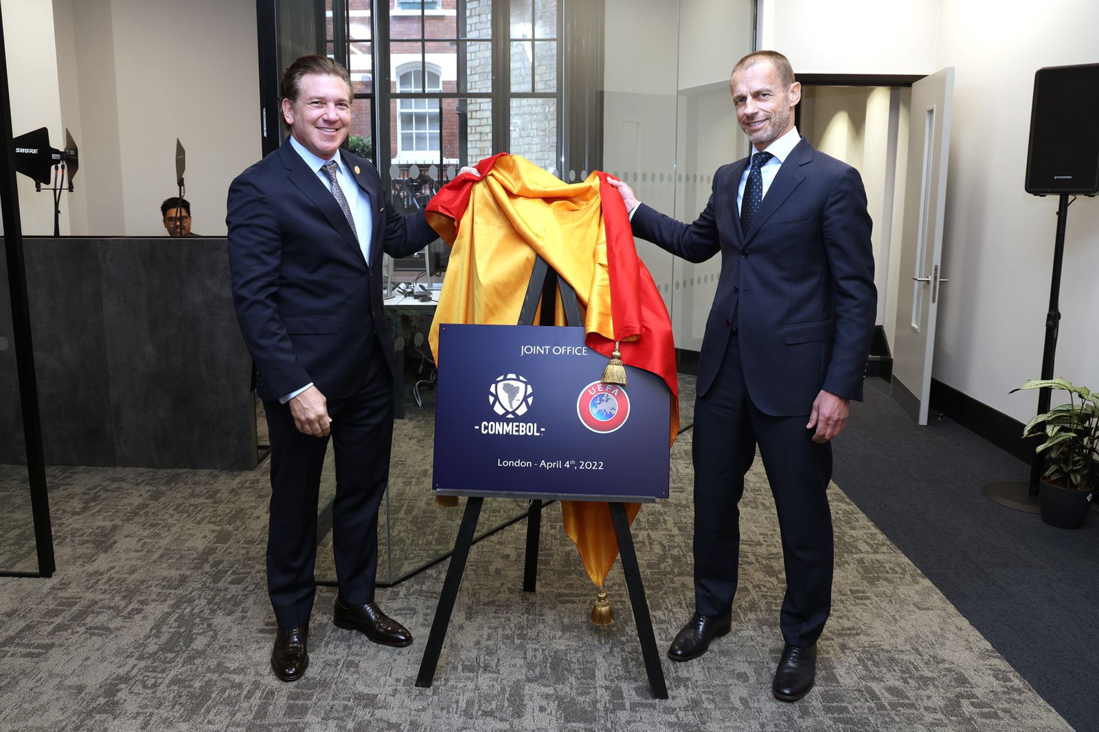 Conmebol y UEFA abren Oficina de Representación Conjunta en Londres
