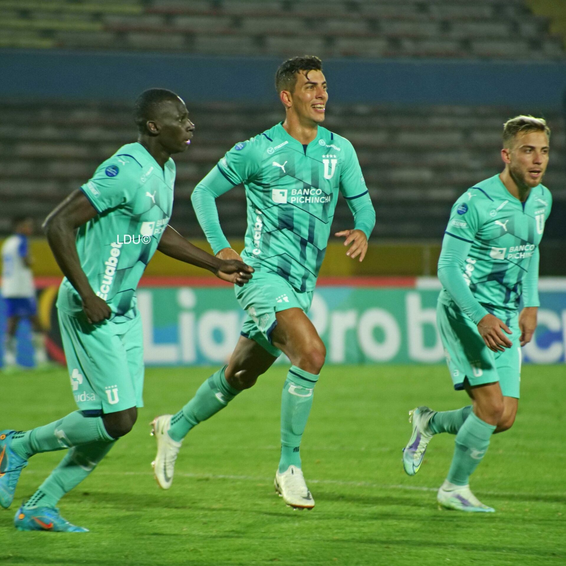 Liga va por la victoria en Copa Sudamericana con cuerpo técnico interino