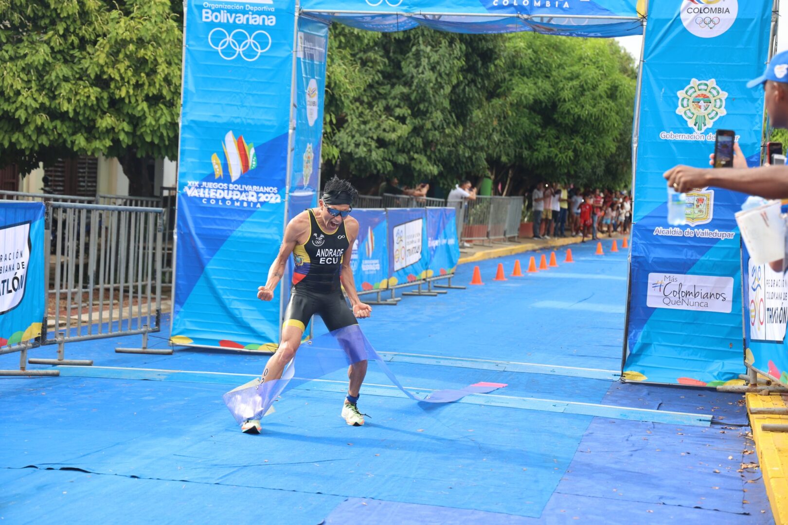 Ecuador se lleva dos medallas de oro en individual y dupla masculina de Triatlón