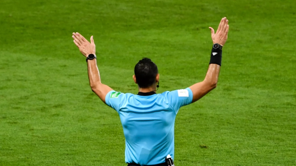 La FIFA capacita a 129 árbitros para la copa mundial