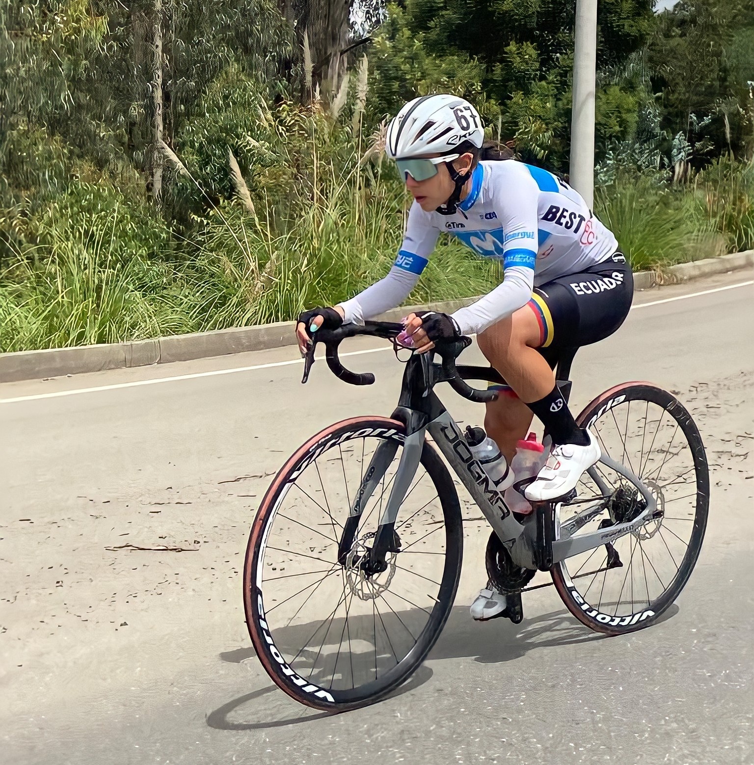 Ana Vivar Torres, la mejor extranjera tras la primera etapa de la Vuelta Femenina a Colombia