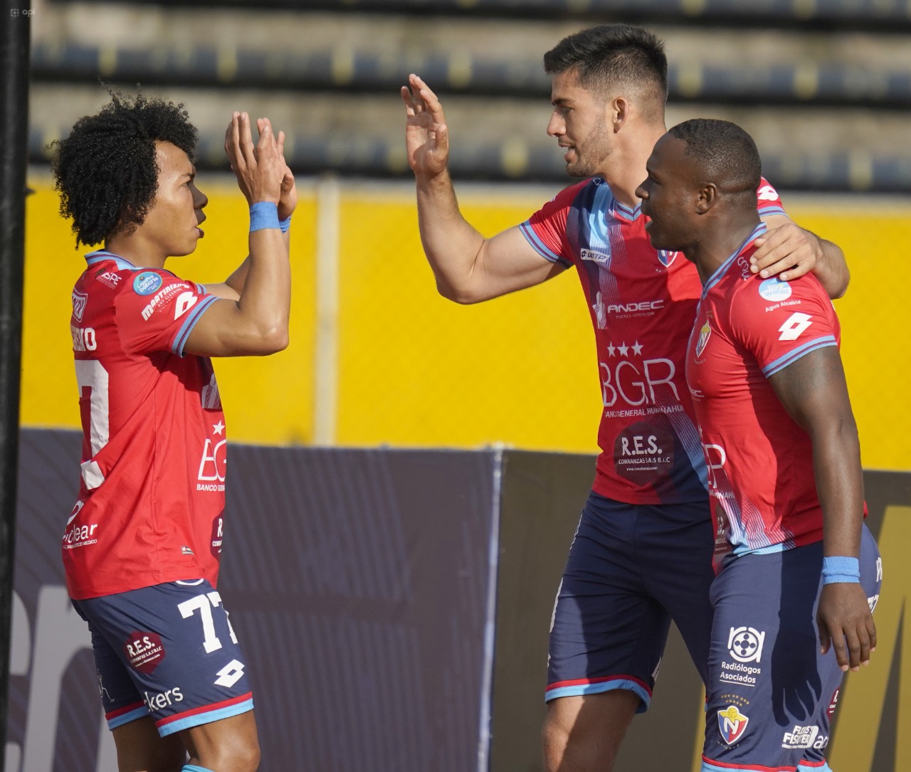El Nacional iguala ante Olmedo y comparte el liderato con América