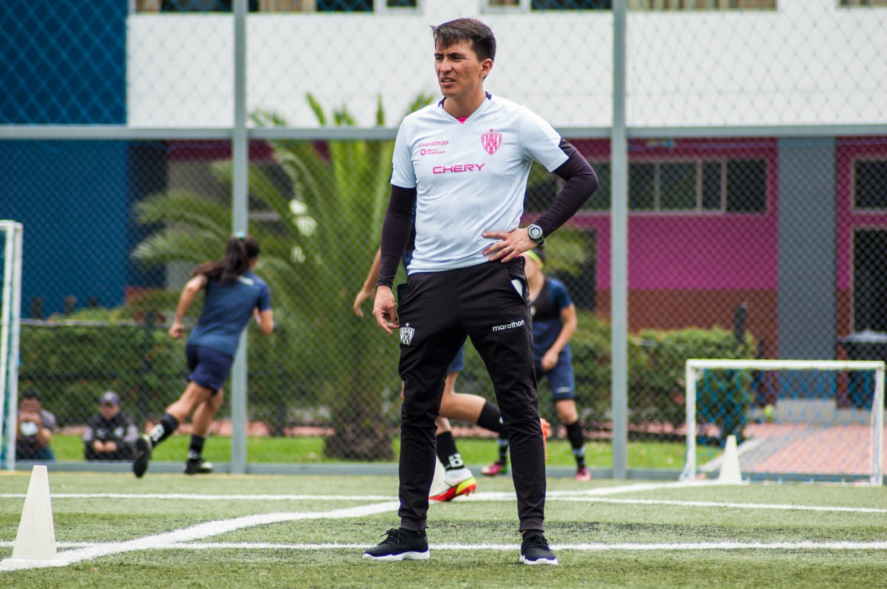 Rodrigo Castrillón, DT de Dragonas IDV: “Es el partido más importante de mi vida”