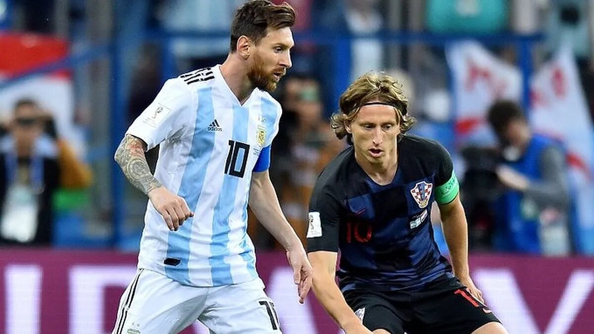 Argentina y Croacia buscan el primer billete a la Final