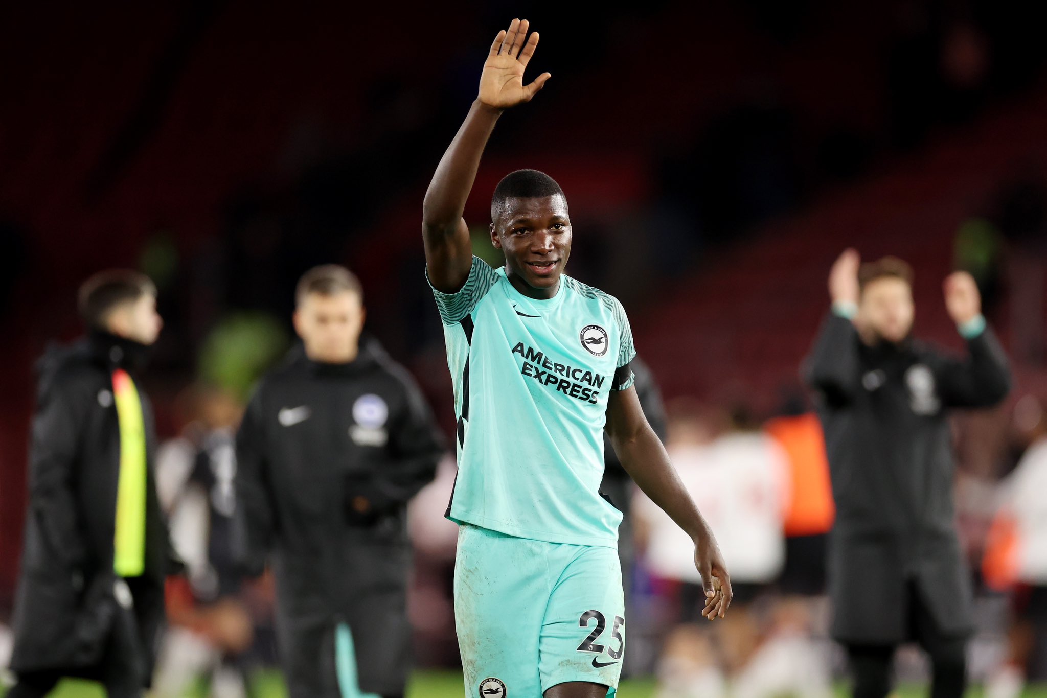 Moisés Caicedo un paso más cerca de Chelsea