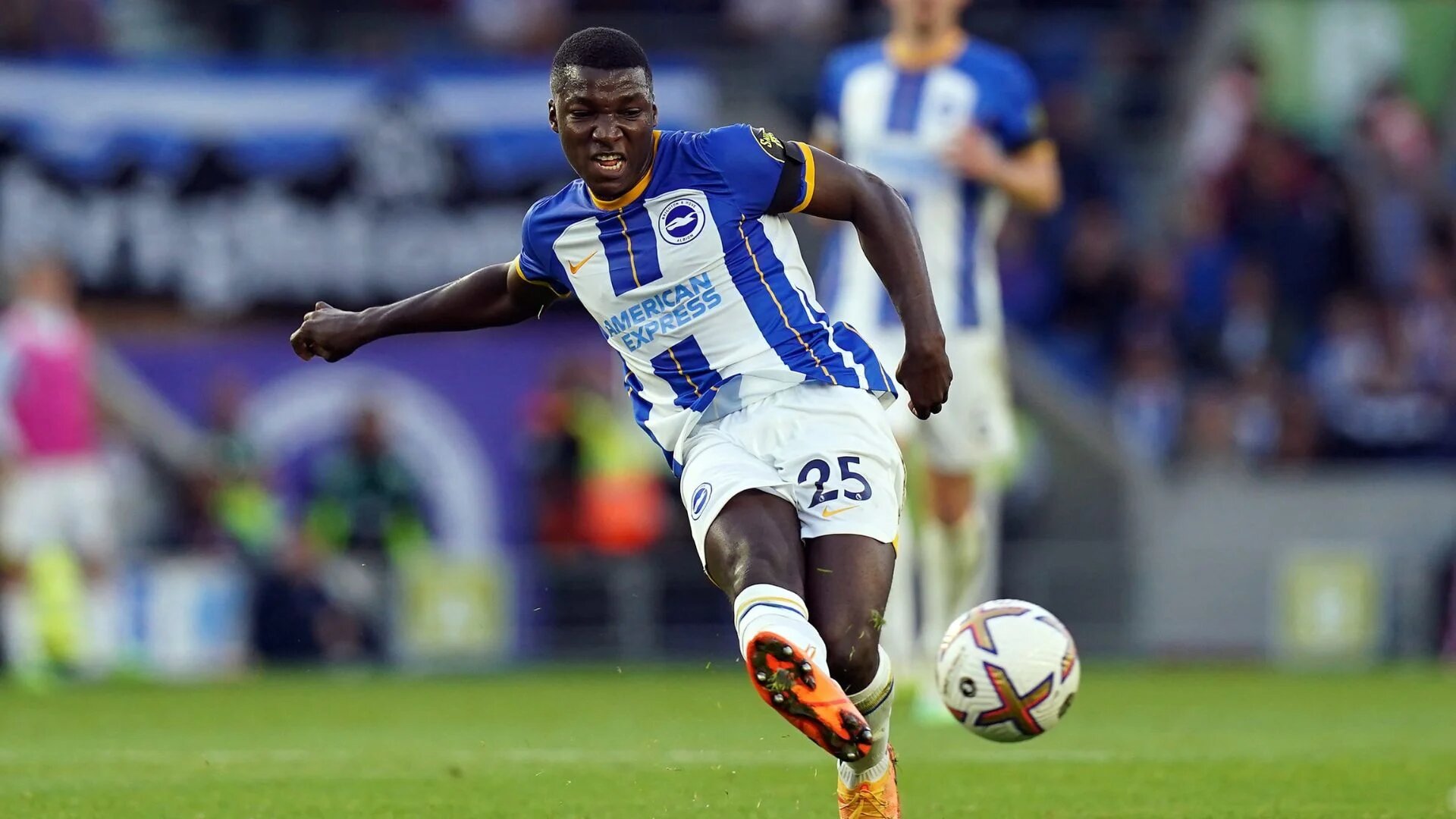 Moisés Caicedo: “Es uno de mis más grandes sueños, escuchar el himno de la Champions League me eriza la piel”