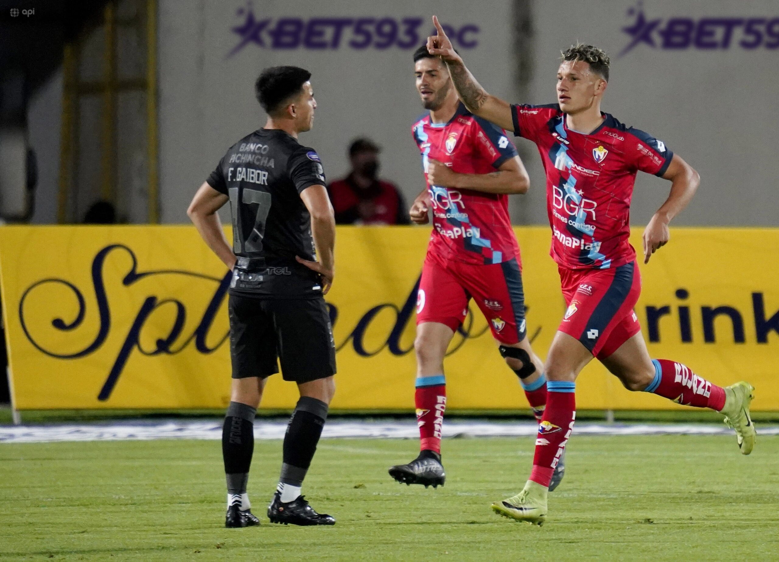 El Nacional golea con autoridad a Barcelona SC en el Atahualpa