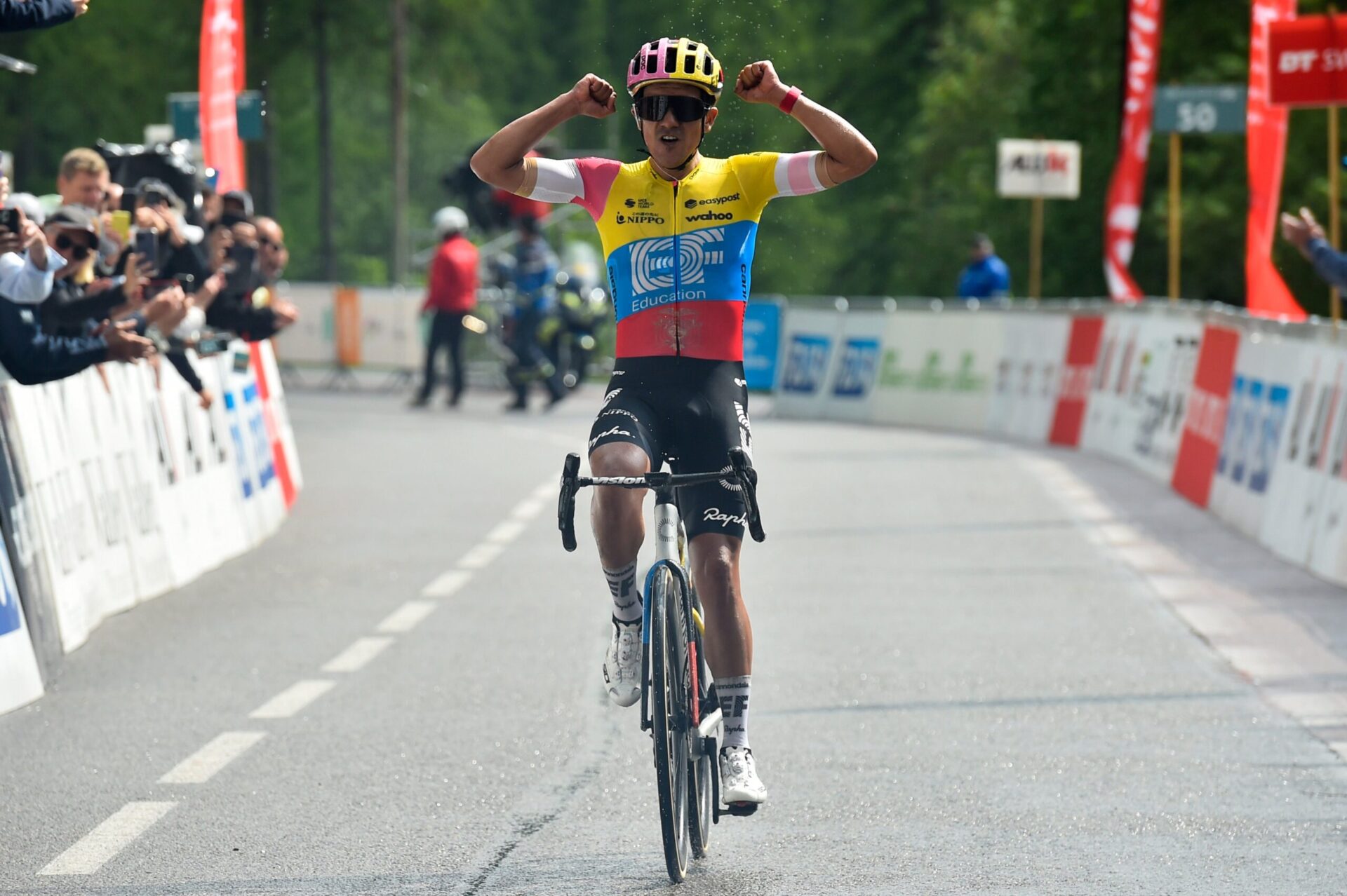 Richard Carapaz ganó la Mercan’Tour Classic Alpes-Maritimes