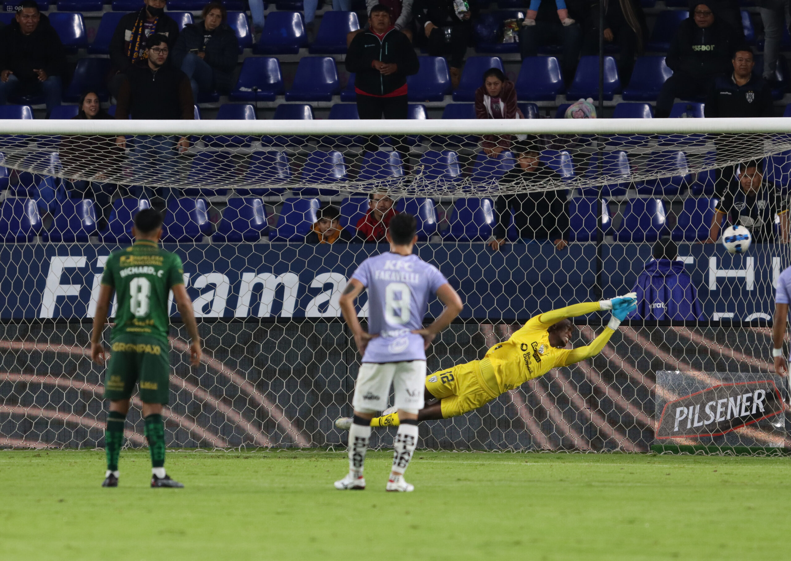 Richard Calderón y Orense empataron con un exquisito tiro libre
