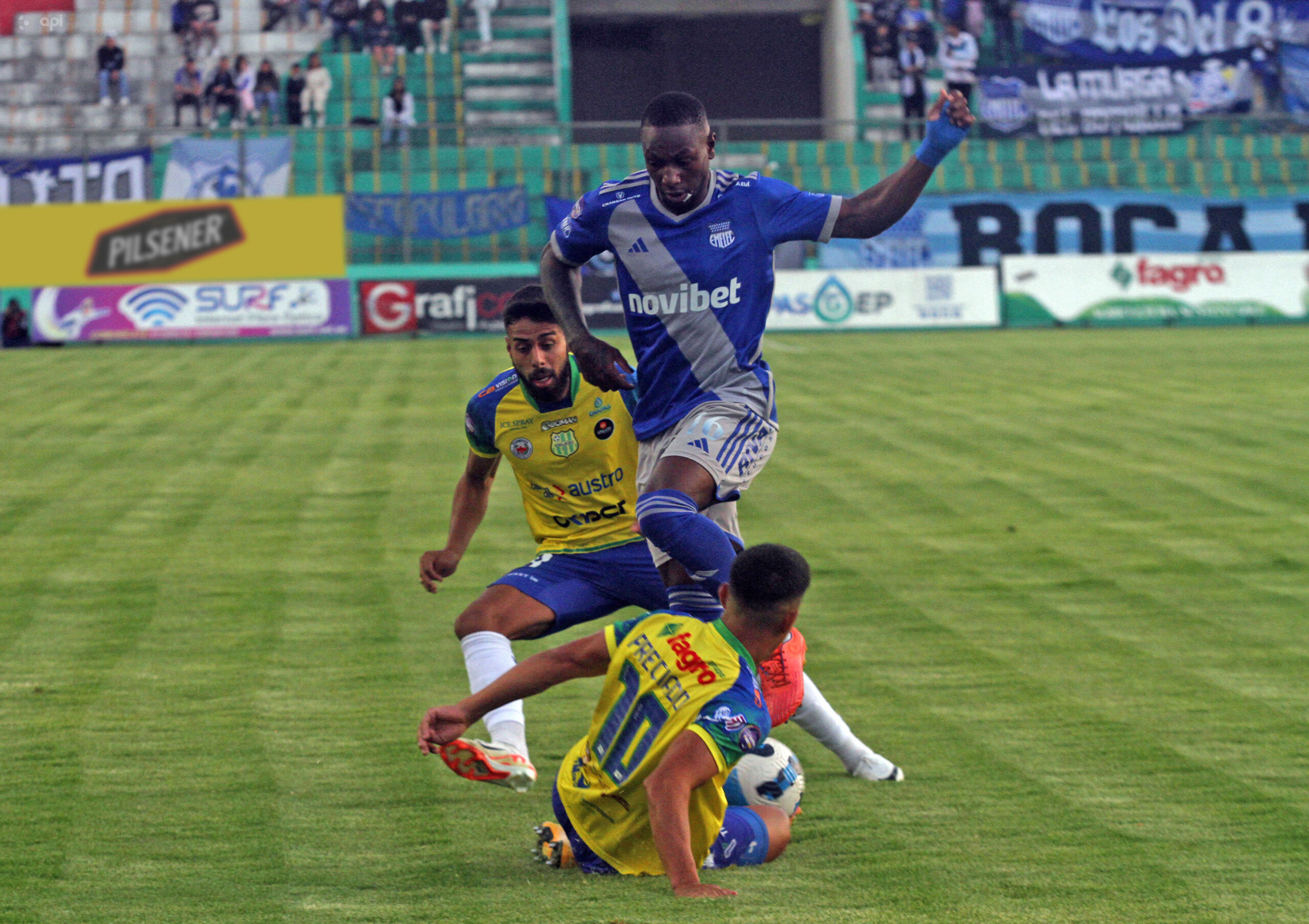 El bombillo ganó 2-0 en su visita a Gualaceo