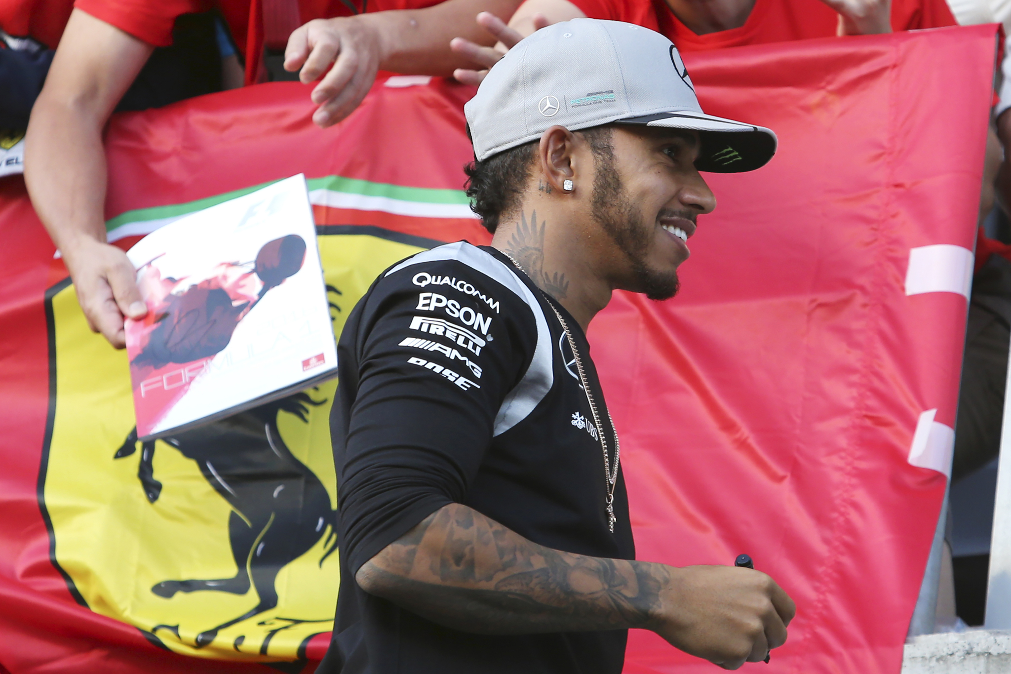 ¡Ya es oficial! Lewis Hamilton es nuevo piloto de Ferrari