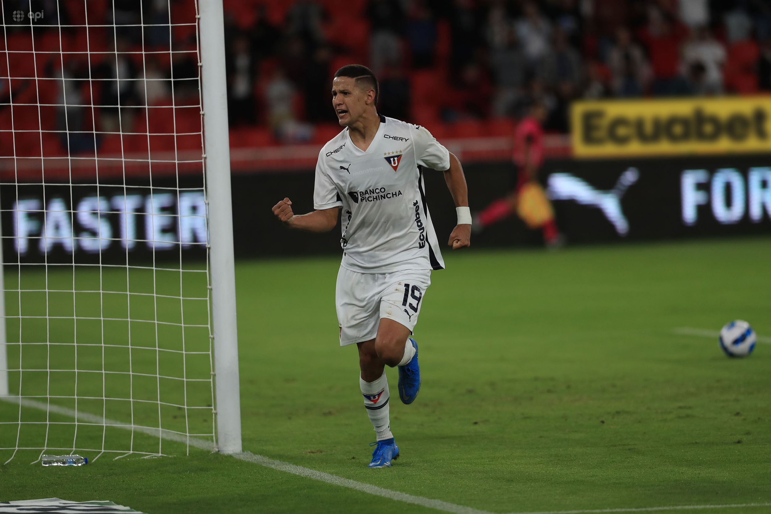 Alex Arce: “Me pone contento llegar y hacer goles”