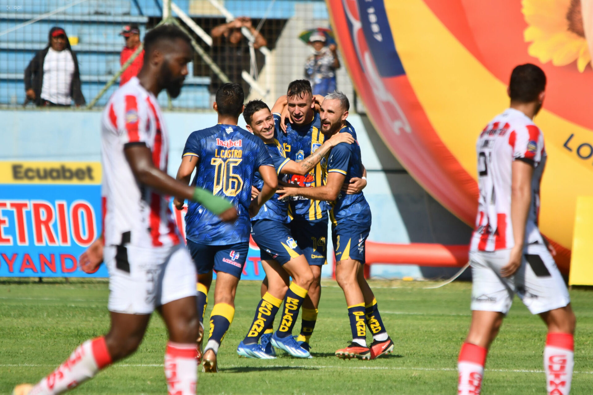 Delfín recibió y venció a Técnico Universitario