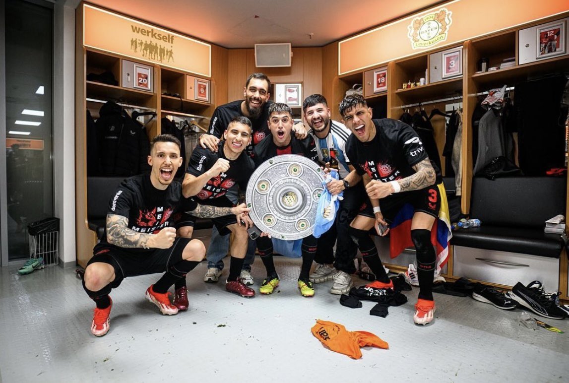 Piero Hincapié y su eufórica celebración con el Bayer Leverkusen