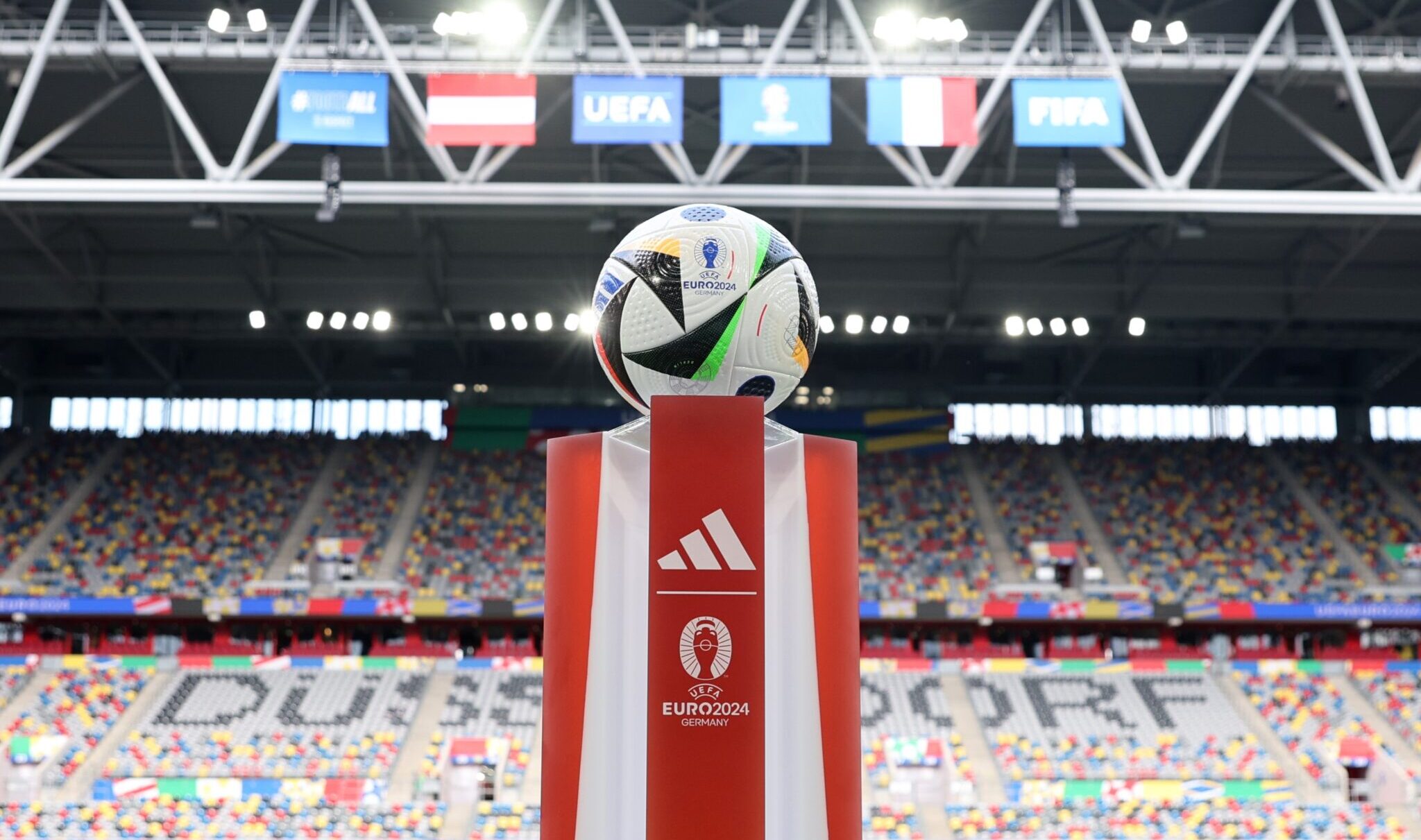 Francia debutó con victoria y Eslovaquia dio la sorpresa ante Bélgica