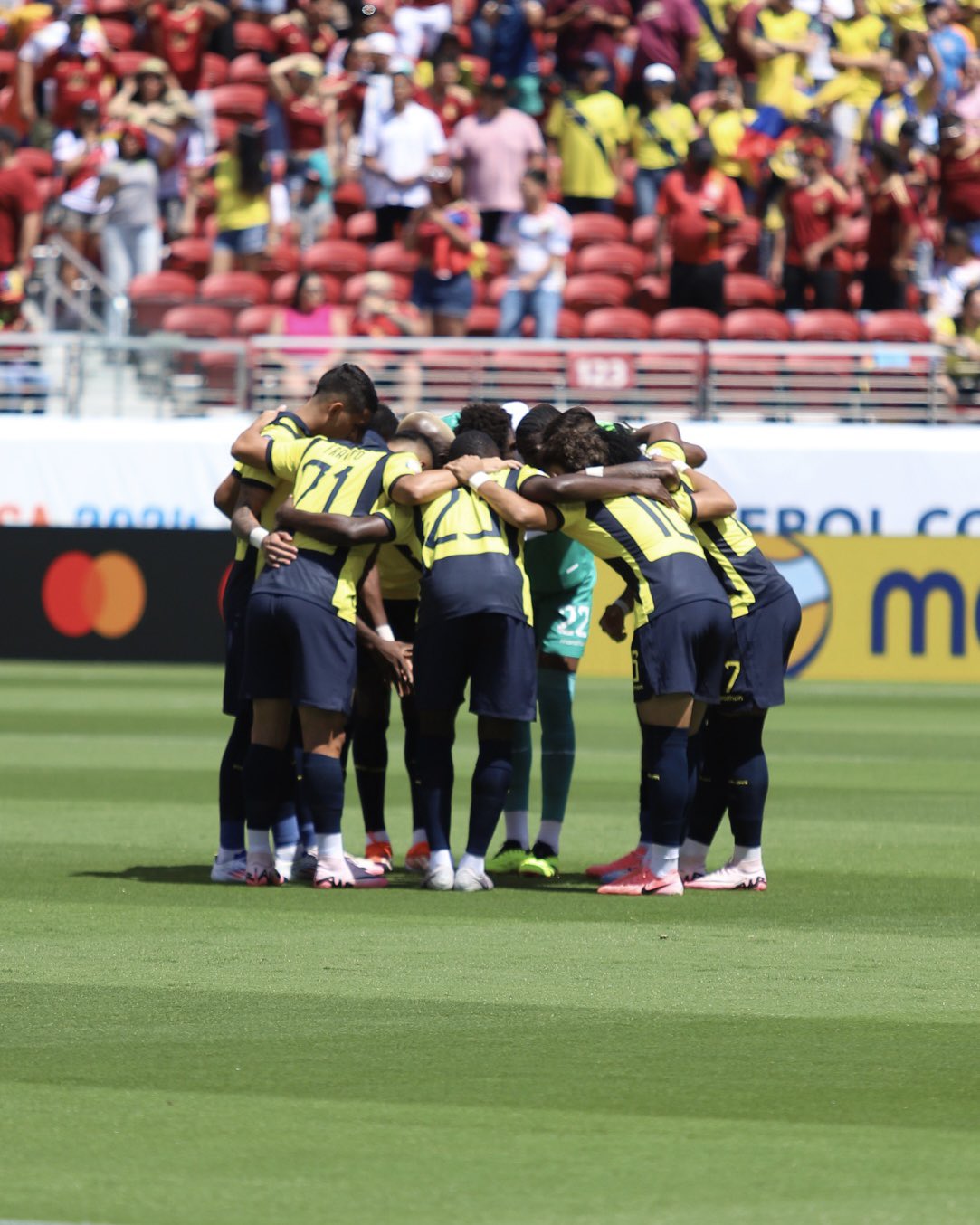 Ecuador se mide ante Jamaica en un duelo crucial por avanzar a Cuartos de Final