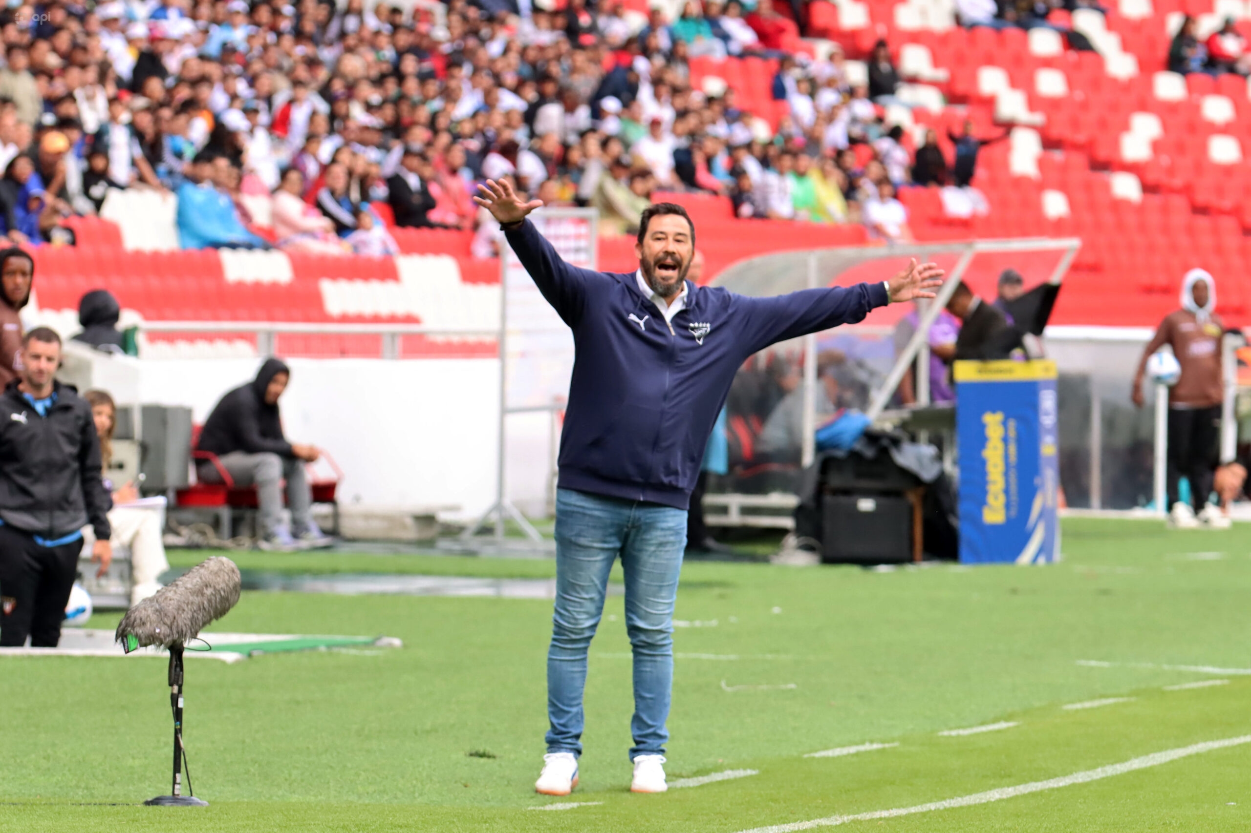 Pablo Sánchez: “Michael Estrada sufrió un desgarro y será un mínimo de 21 días fuera de las canchas”