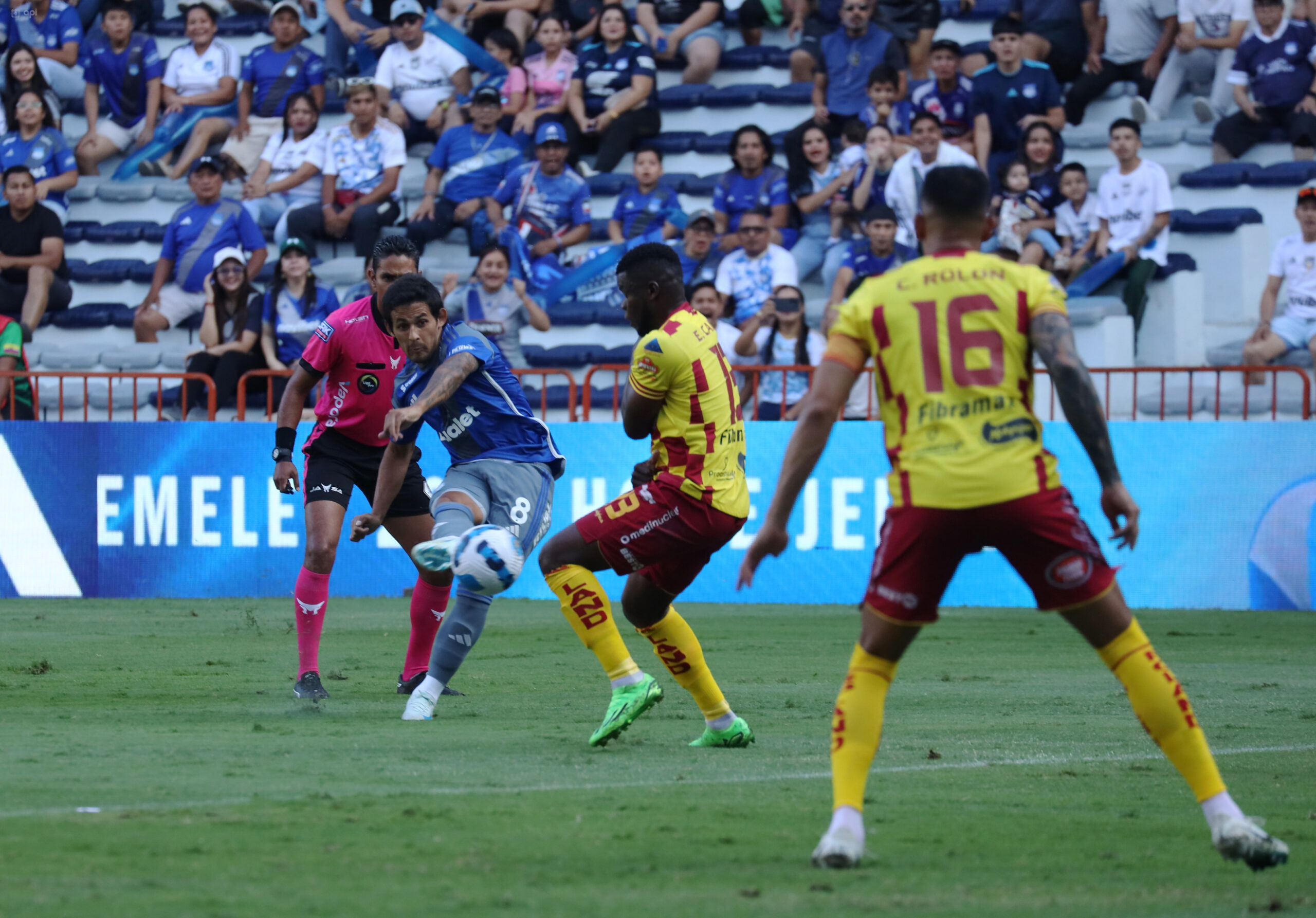 Emelec y Aucas dividieron honores en el Estadio George Capwell